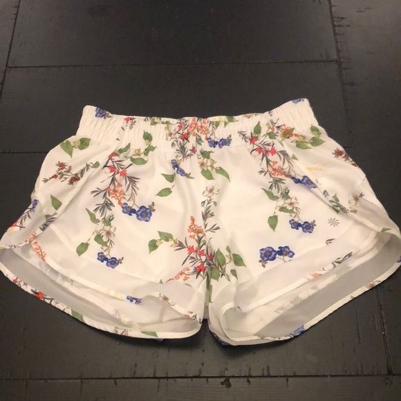 Athleta Pants - Athleta White Floral Mesh Racer Run Shorts Sz XXS